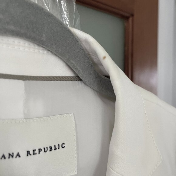 Banana Republic White Summer Suit - Picture 4 of 9